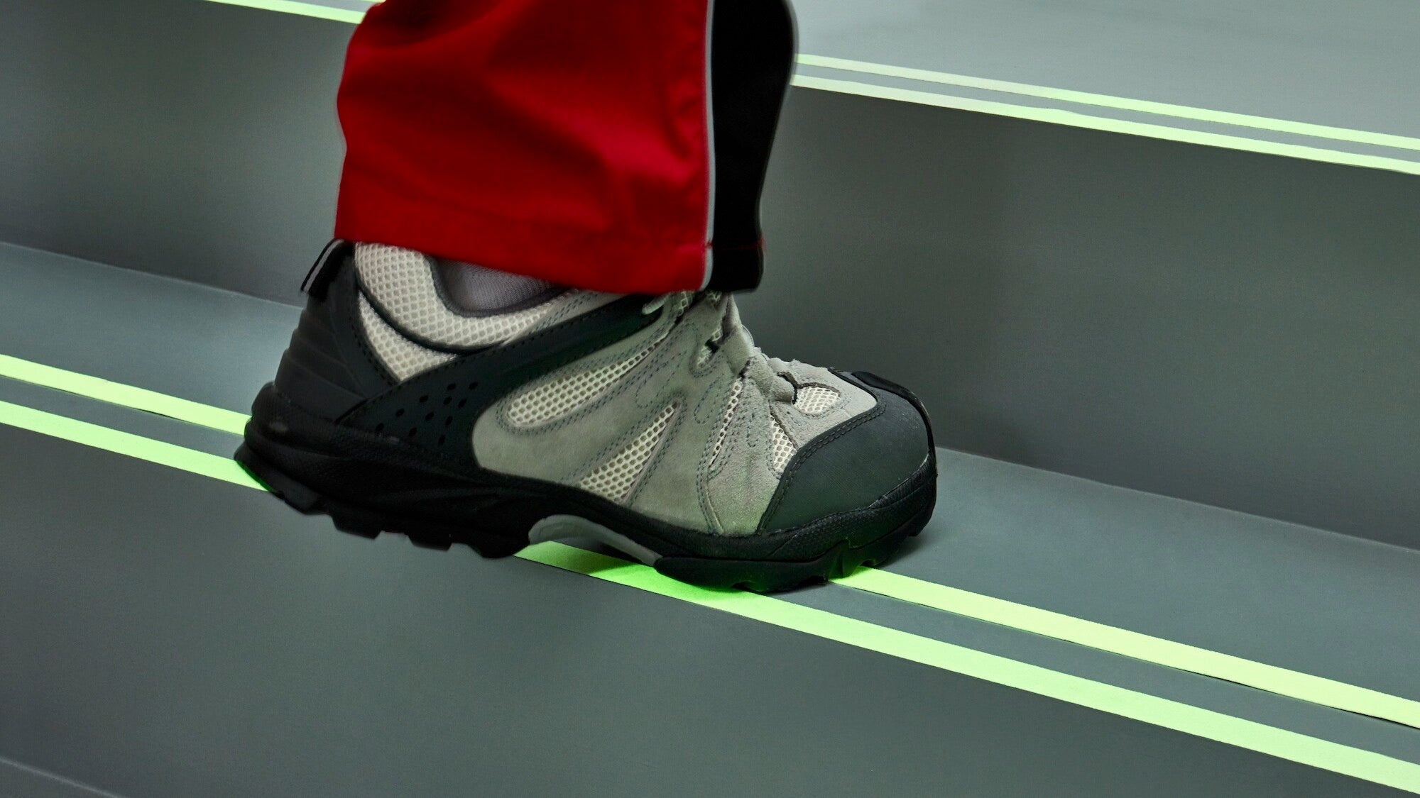 tesa® Professional 60953 tesa® 60953 Professionele antisliptape (fluorescerend) - Duopro.nl