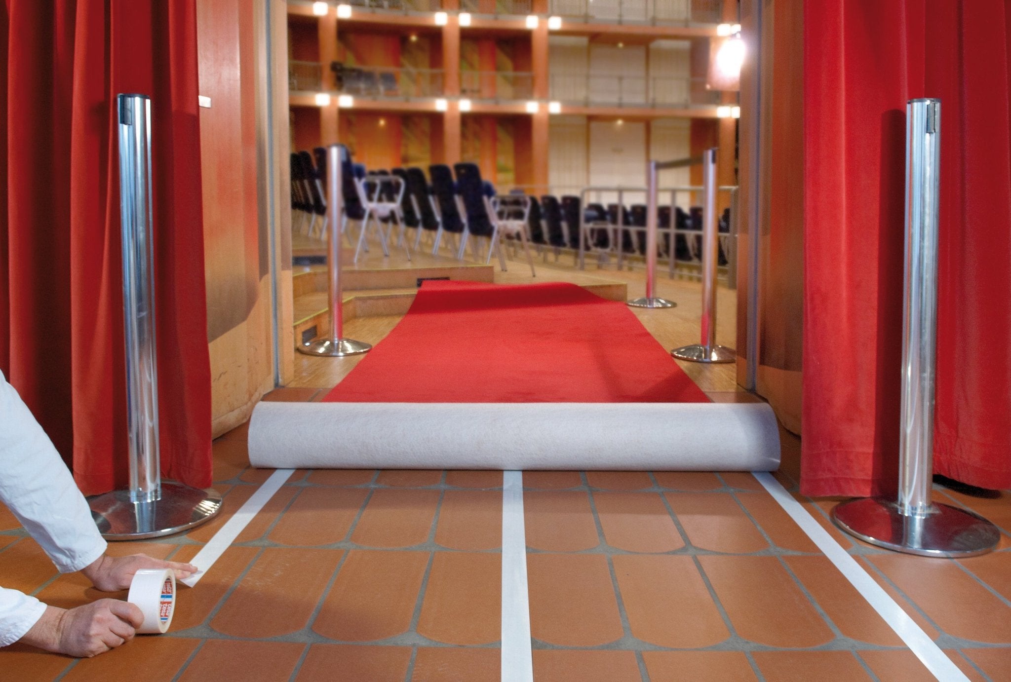 tesa® Professional 65532CTP Dubbelzijdige tapijttape voor professionele gebruikers (verwijderbaar) - Duopro.nl