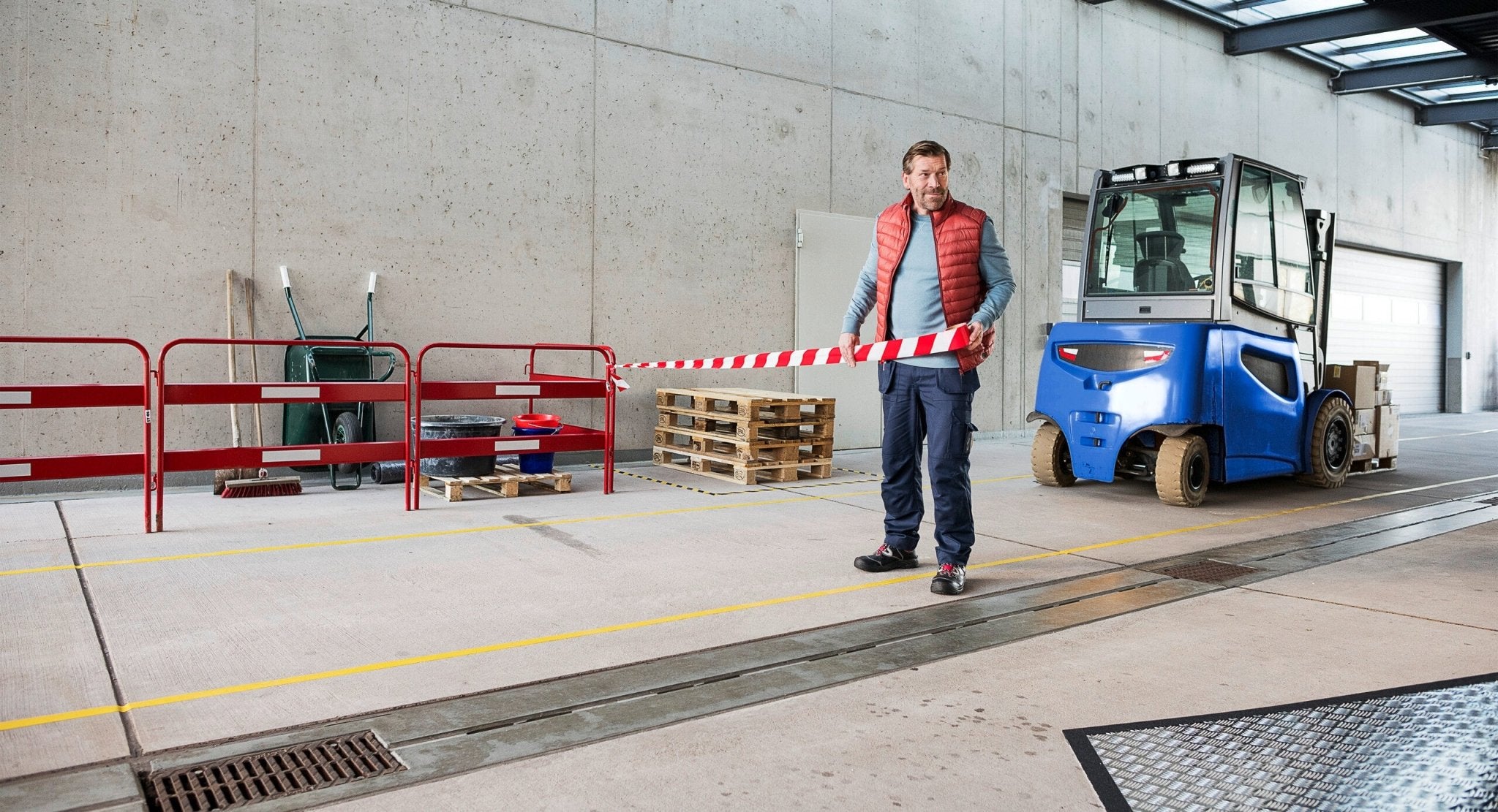 tesa® Professional 65538PRO tesa® 60951 Professionele antisliptape (zwart/geel) - Duopro.nl