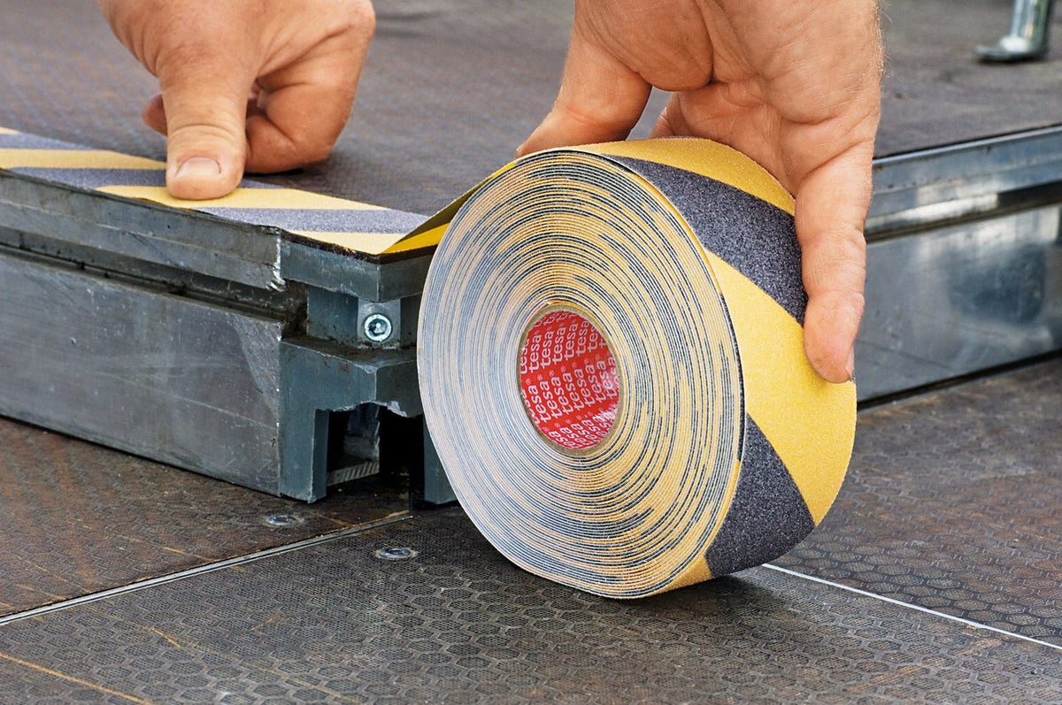 tesa® Professional 65538PRO tesa® 60951 Professionele antisliptape (zwart/geel) - Duopro.nl